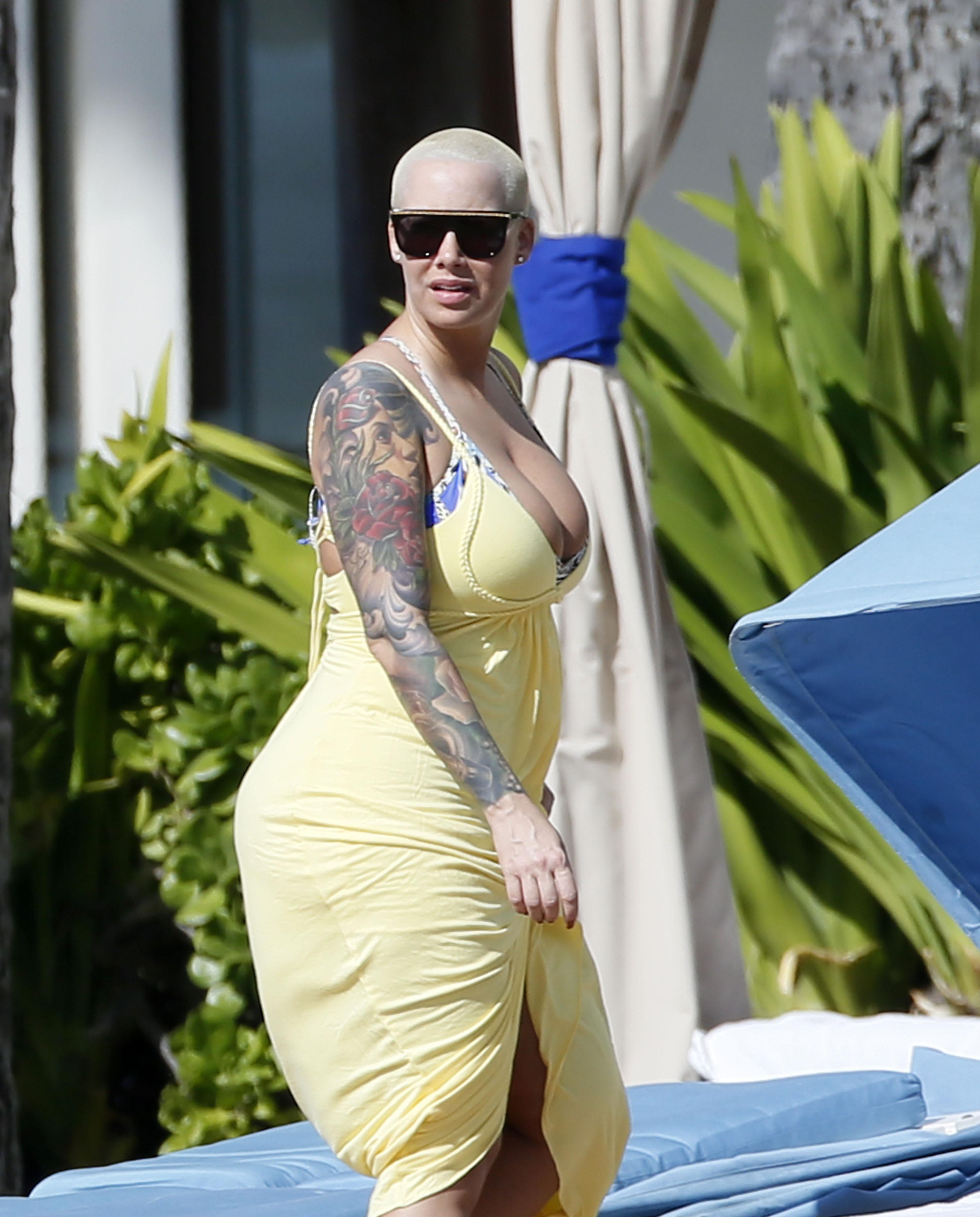 Amber Rose shaved pussy