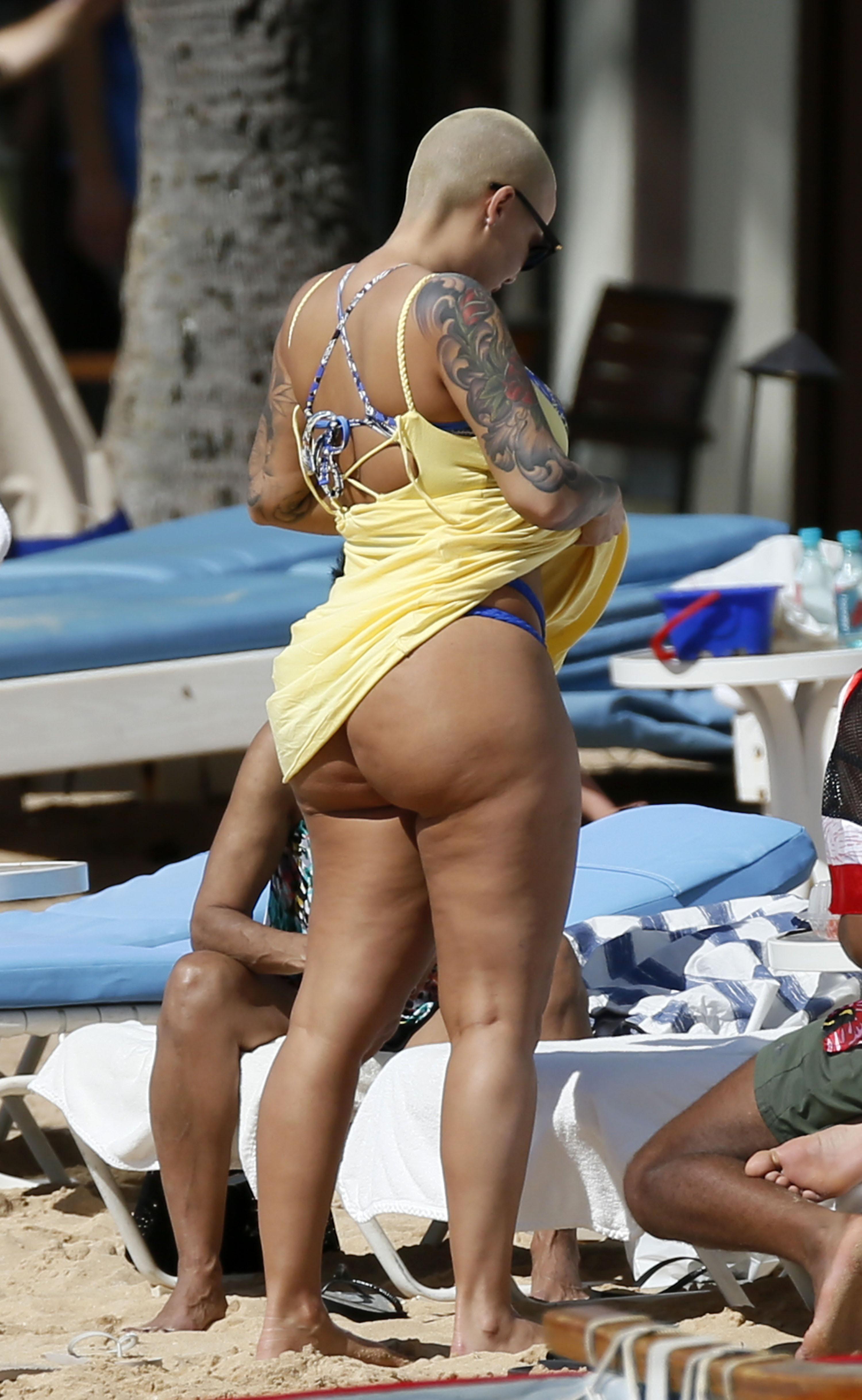 Amber Rose pussy showing