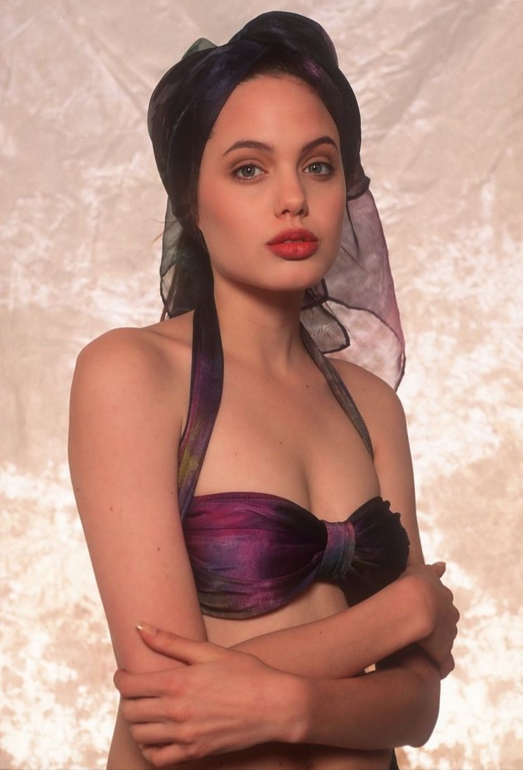 Angelina Jolie sexy leaks
