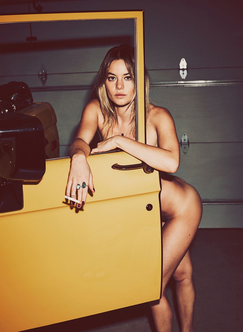 Camille Rowe pussy showing