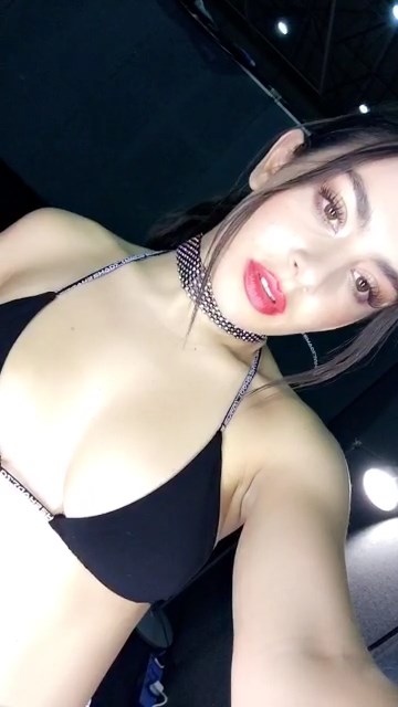 Charli XCX boobs
