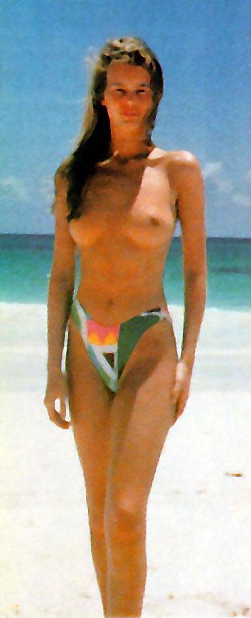 Claudia Schiffer hot boobs