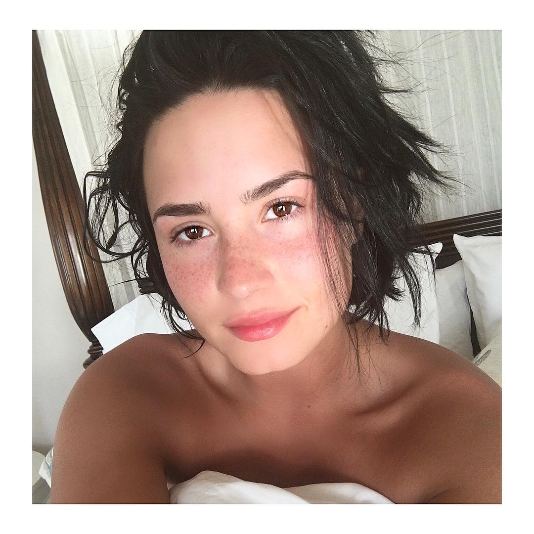 Demi Lovato shaved pussy