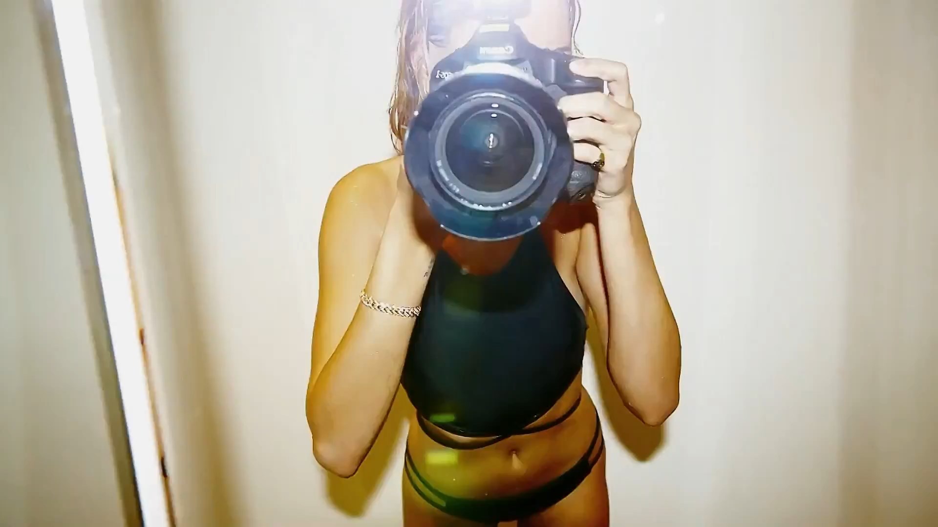 Hailey Baldwin sexy nude pic