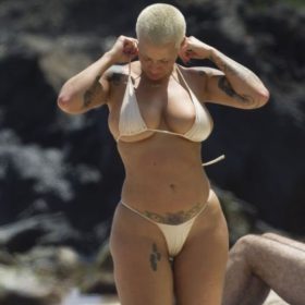 Amber Rose shaved pussy