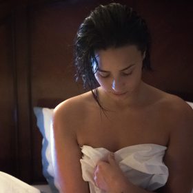 Demi Lovato naked boobs