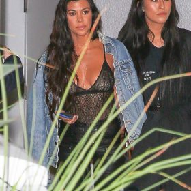 Kourtney Kardashian nude boobs