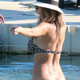 Nicole Scherzinger nipples exposed