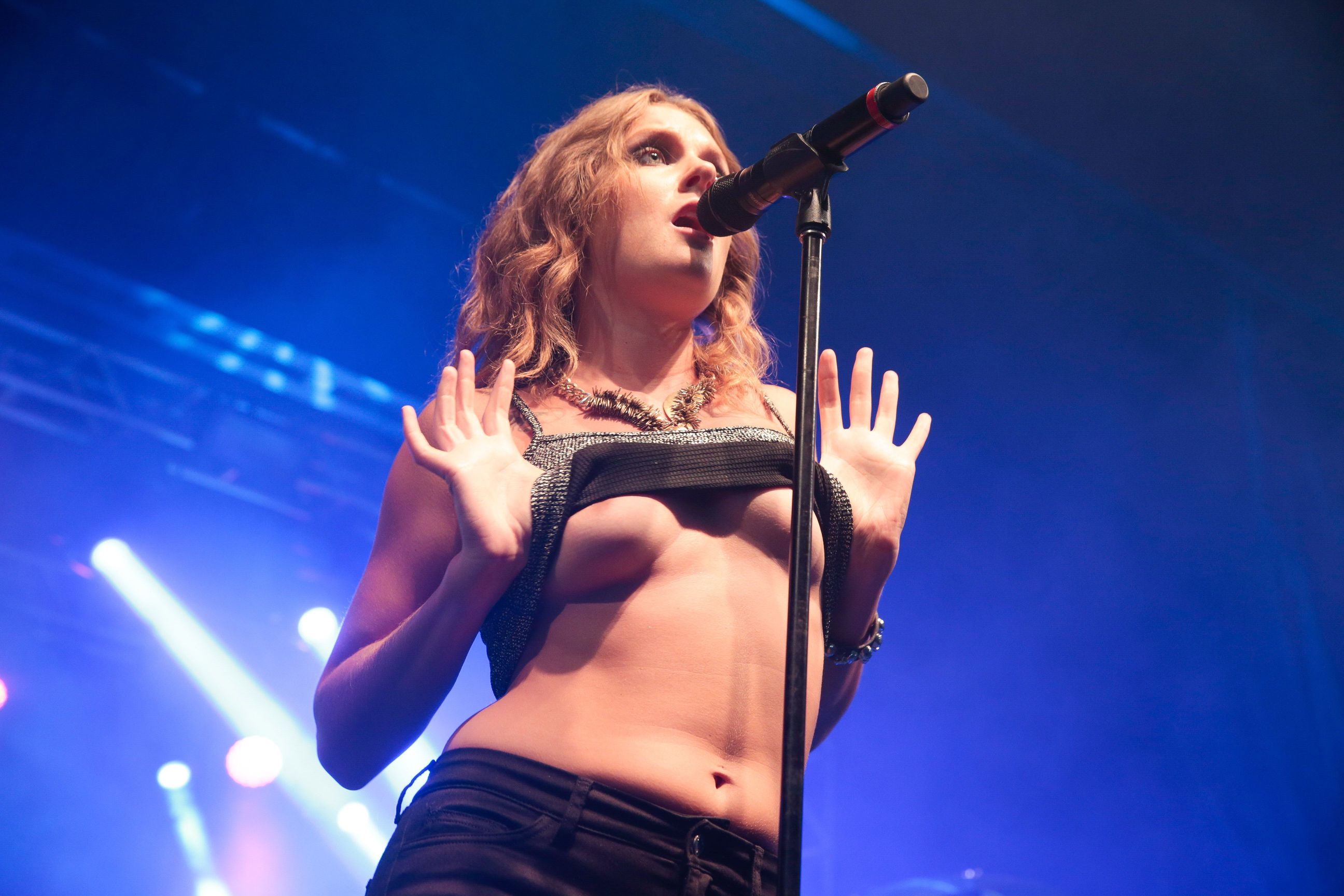 Tove Lo Flashed Her Boobs