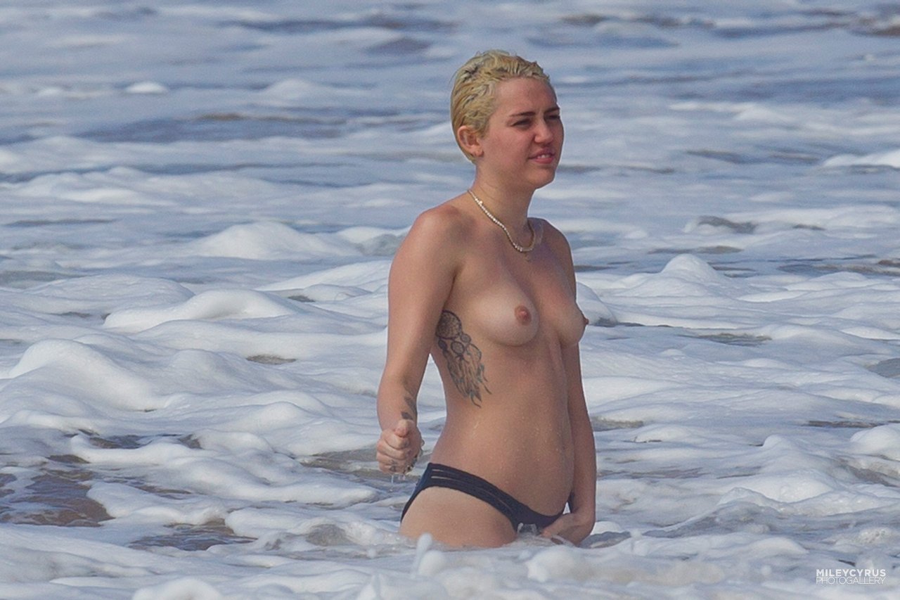 Miley Cyrus vagina