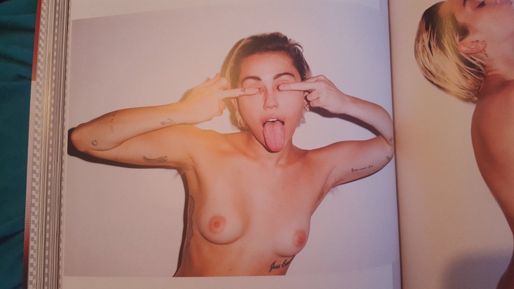 Miley Cyrus Nude Pics + Her Fappening Leak.