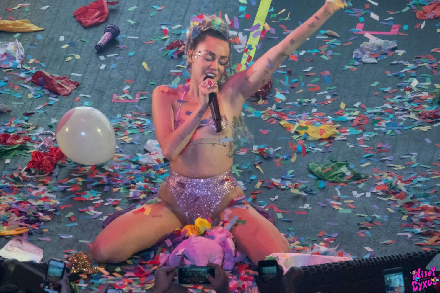 Miley Cyrus big boobs