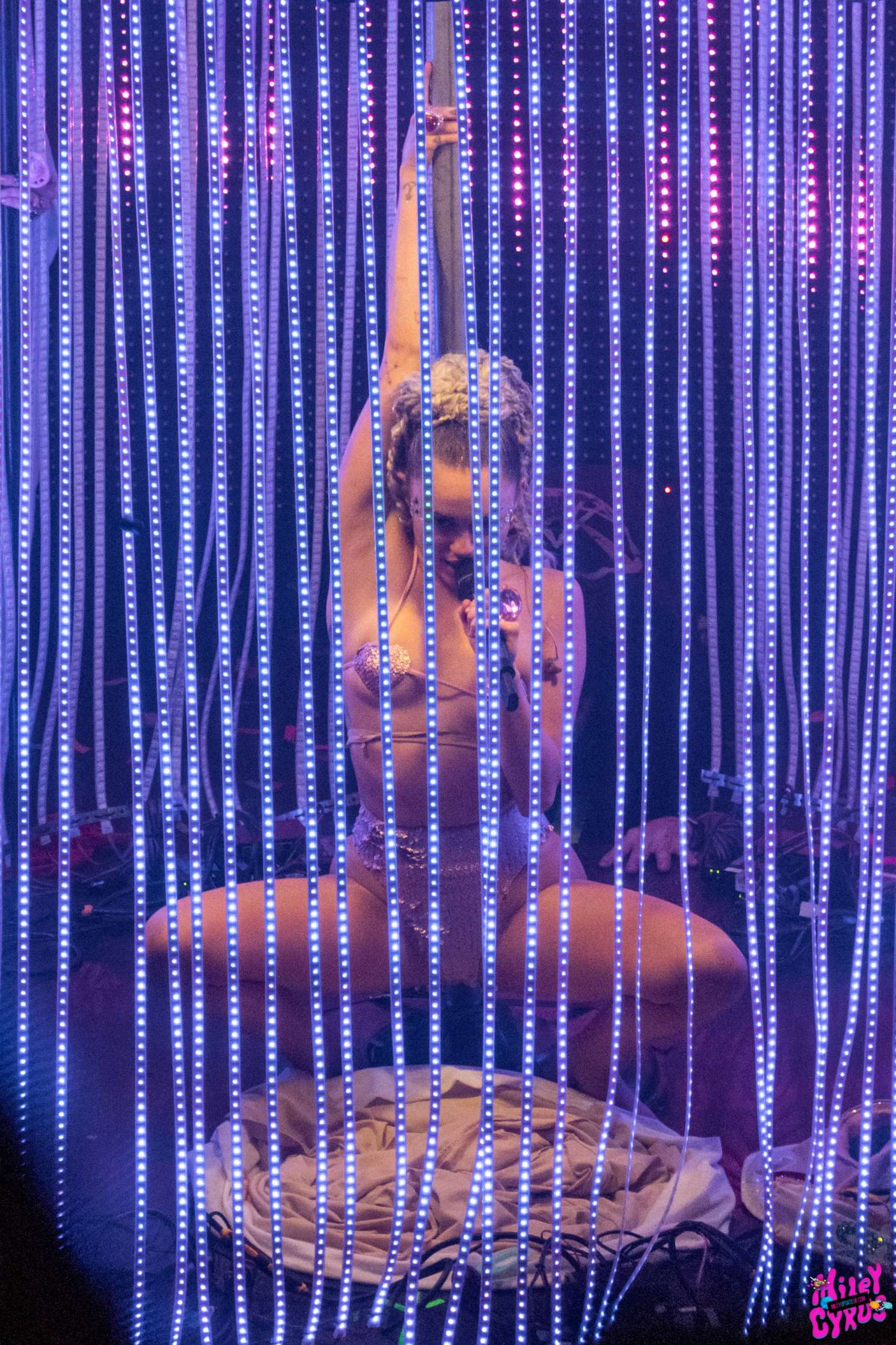 Miley Cyrus hot boobs